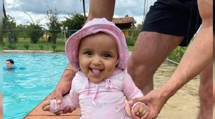 Bebê de 1 ano morre enforcada com cinto em casa de cuidadora