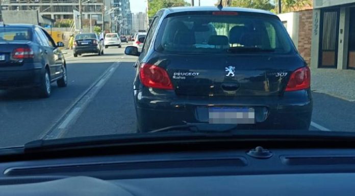 “COMEÇOU O INFERNO”: Motorista de aplicativo detona desordem no trânsito de Piçarras com a chegada do Natal e Reveillon