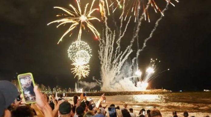 Réveillon em Balneário Piçarras terá 15 minutos de fogos nos dois molhes do Centro e 5 minutos de fogos no Itacolomi