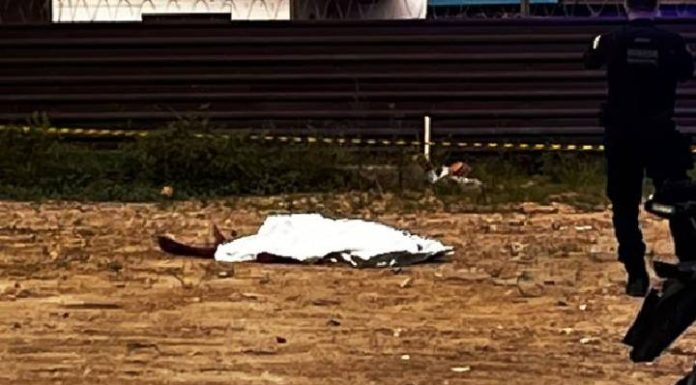 Homem é morto com faca cravada no ombro às vésperas do Natal em Itapema
