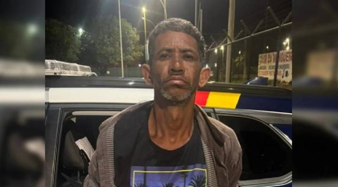 Homem é preso depois de decapitar mulher no meio da rua