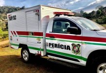 Corpo é encontrado em mala após banhistas notarem cheiro forte em trilha de SC