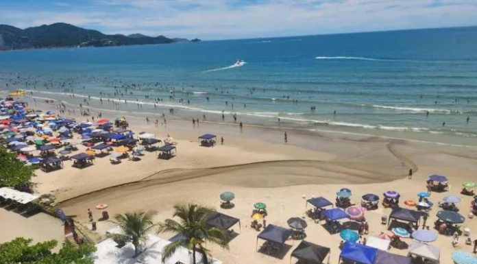 CONASA é notificada por fazer “corpo mole” na fiscalização do esgoto que é jogado para a praia