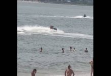 VIDEO Jetski circula perigosamente próximo a banhistas em Balneário Piçarras