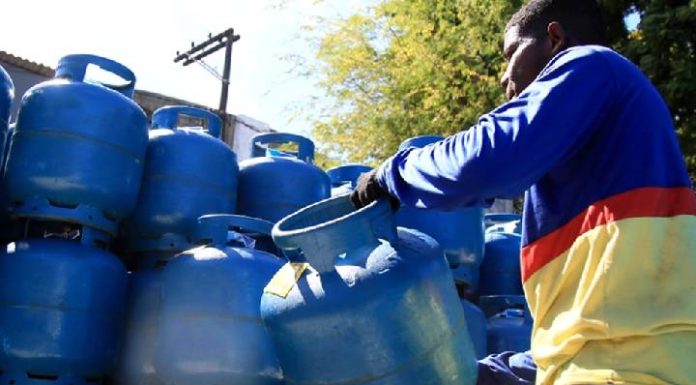 PRESENTE DE ANO NOVO Gasolina, gás de cozinha e diesel terão aumento de preço