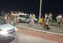 Uno é destruído após bater em poste da beira-mar em pleno réveillon em Barra Velha