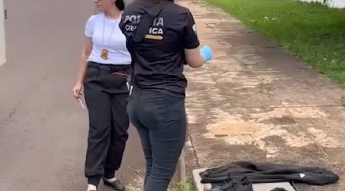 Roupas do suspeito de homicídio são encontradas escondidas em bueiro no PR