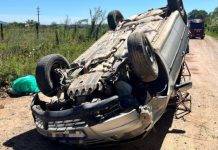 Motorista capota carro em estrada de Ilhota