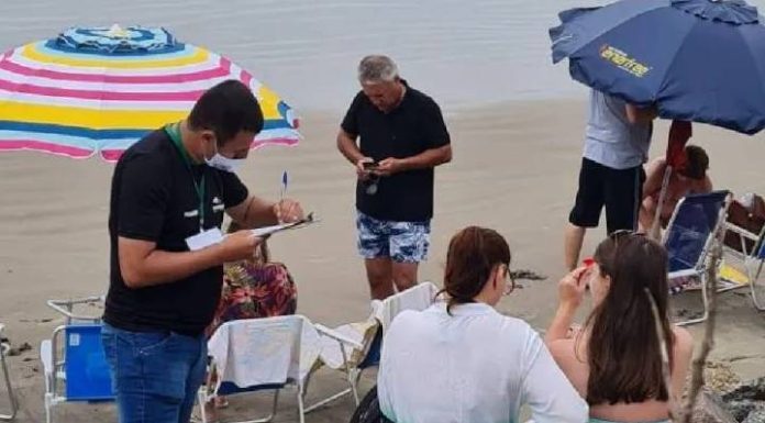 Quem são os visitantes que frequentam as praias de Penha e Piçarras?