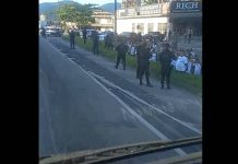 VIDEO Ônibus da torcida do Figueirense é interceptado na Marginal de Itapema a caminho de Joinville
