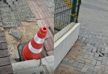 ELEFANTE BRANCO Parque linear de Piçarras antes de inaugurar já está detonado; obra está atrasada e piso cedendo