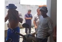 VIDEO Trabalhadores da Minister exigem pagamento de salários atrasados em Barra Velha