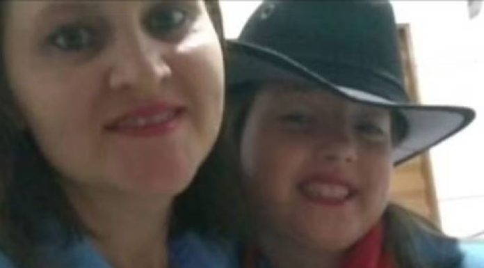 Mãe e filha são mortas a facadas em SC