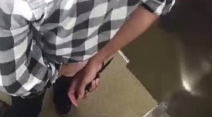 VÍDEO mostra suspeito esfaqueando morador dentro do elevador em prédio de Itapema