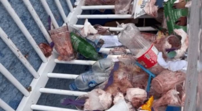 Lixo espalhado por catadores gera revolta de moradores e turistas de Piçarras