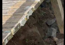 VIDEO Antes que o pior aconteça: deck em situação crítica revolta moradores do Itacolomi em Piçarras