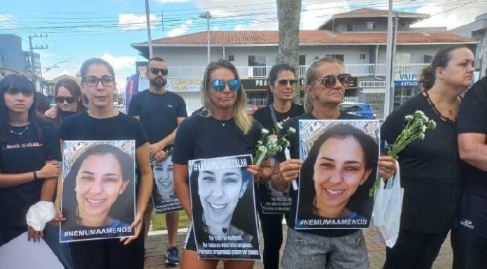 Caminhada de dor e justiça em Penha e Piçarras marca homenagem a servidora assassinada Daiane Simão da Costa