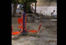 VIDEO Morador denuncia abandono de praça pública em Penha: “Barriga você disse que ia assumir, toma conta disso”