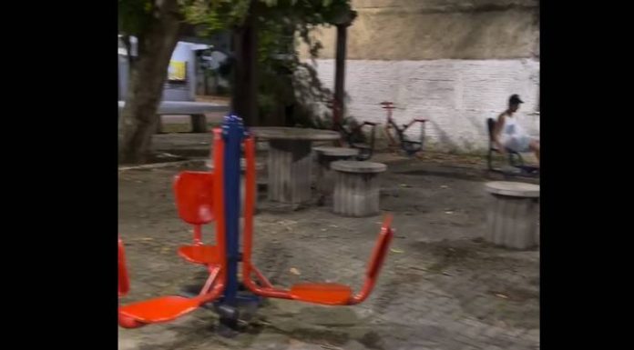 VIDEO Morador denuncia abandono de praça pública em Penha: “Barriga você disse que ia assumir, toma conta disso”