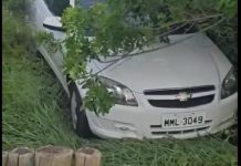 Susto em Piçarras: carro desgovernado invade área de restinga após falha no freio de mão