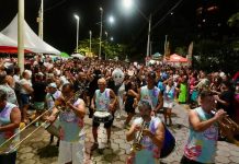 Carnaval de Piçarras continua neste domingo (15) com programação infantil e para todas as idades
