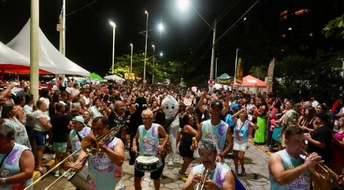 Carnaval de Piçarras continua neste domingo (15) com programação infantil e para todas as idades
