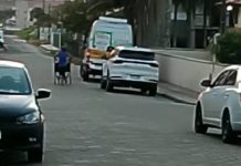 Moradores de Piçarras denunciam sumiço de carrinhos do Komprão e suspeita de venda como sucata