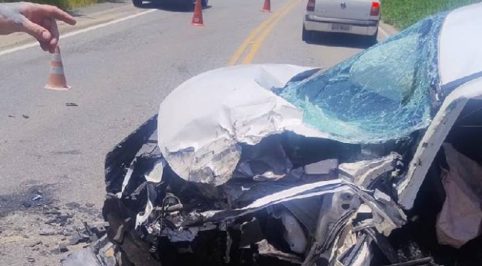 Acidente em Barra Velha arremessa motorista fora do veículo às margens da rodovia