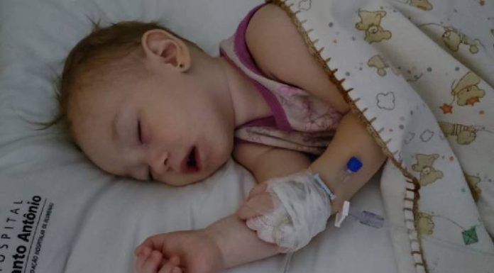 Mãe de Piçarras vive dias de angústia após filha apresentar grave quadro neurológico dias depois de tomar vacina contra febre amarela