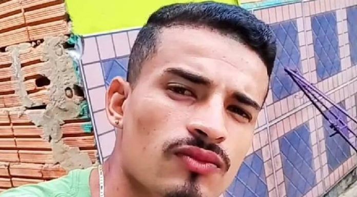 Familiares e amigos buscam ajuda para levar ao Acre corpo do jovem morto afogado em Piçarras