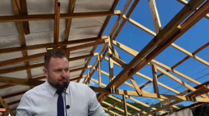 Vereador Diego Matiello denuncia risco em obra de escola e critica setor de aprovação de projetos em Penha