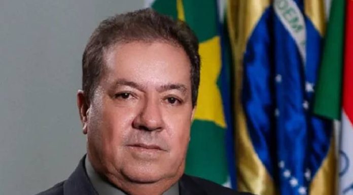 Vereador manda mensagens safadas, invade casa e tenta agarrar a mulher do amigo