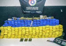 Reclamar da “qualidade” da droga termina em prisão: PM estoura depósito com 144 kg de maconha em Penha