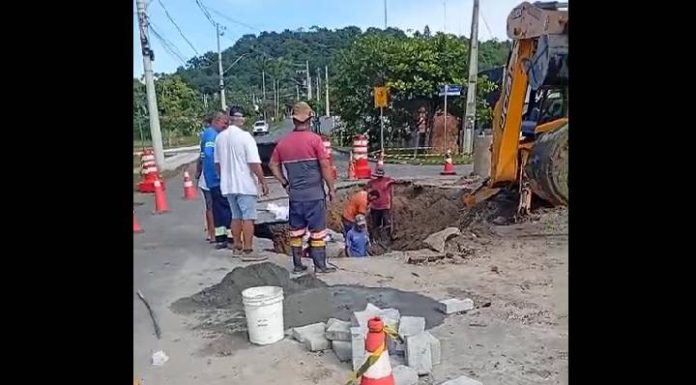 VIDEO Após reportagem do OISC, Prefeitura de Penha age rápido e resolve rua que obrigou ônibus escolar a dar volta