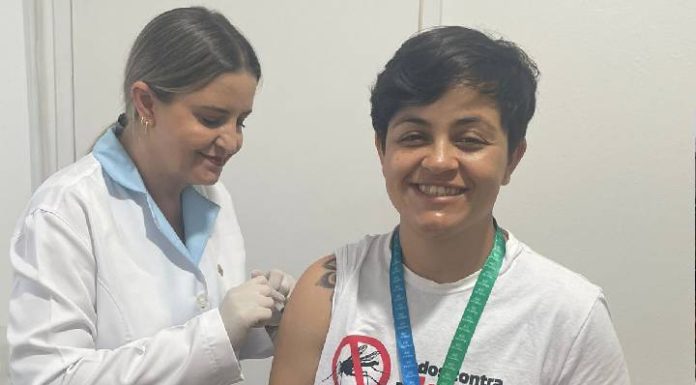 Balneário Piçarras inicia vacinação contra a dengue para profissionais da Saúde da APS