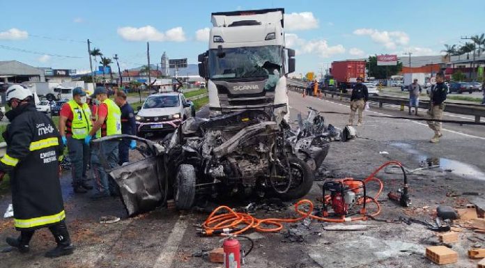 Tragédia na BR-101: acidente envolve quatro veículos, deixa três mortos e criança ferida em Itajaí