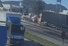Vídeo mostra momento e destruição após engavetamento com três mortos e uma criança ferida na BR-101, em Itajaí