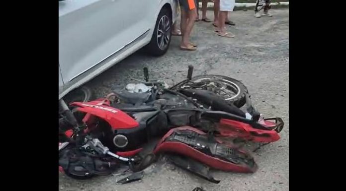 (VEJA O VÍDEO) Motociclista fica ferido em colisão com carro em Penha