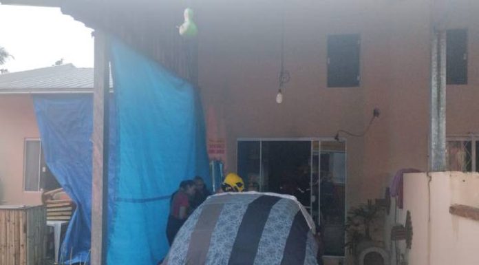 Incêndio atinge cozinha de casa em Barra Velha