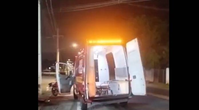 Acidente entre motocicletas deixa entregadora ferida na variante de Penha