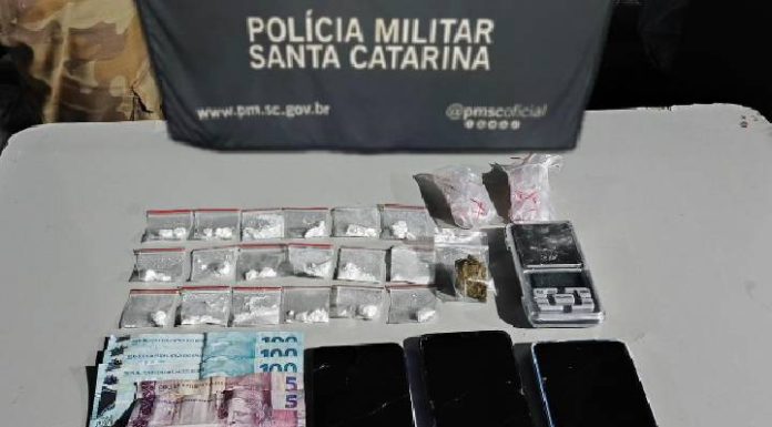 Casa já denunciada por tráfico termina com dois presos em Penha