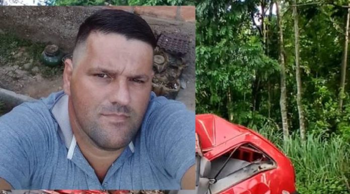 Motorista de veículo morre ao bater contra carreta na BR-470