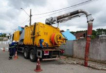 Piçarras inicia limpeza e desobstrução de bocas de lobo com caminhão de hidrojato