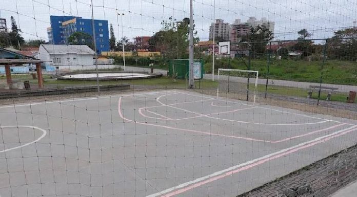 Vandalismo revolta moradores na Praça da Harmonia, no Itacolomi, em Piçarras