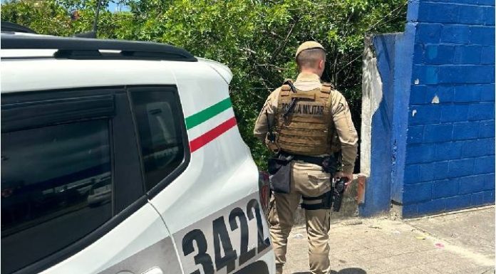 Homem é encontrado morto às margens do Rio Itajaí-Açu com marcas de golpes no pescoço e na cabeça