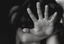 Adolescente é parada por viatura e estuprada por policiais