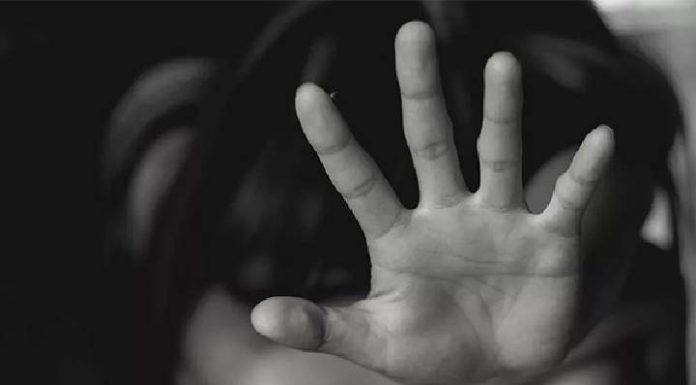 Adolescente é parada por viatura e estuprada por policiais