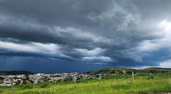 Frente fria chega na sexta e pode trazer temporais para Santa Catarina