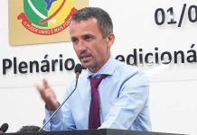 Vereador Professor Serginho dispara na Câmara de Penha: “Reajuste geral tem que ser para todos, inclusive os professores”