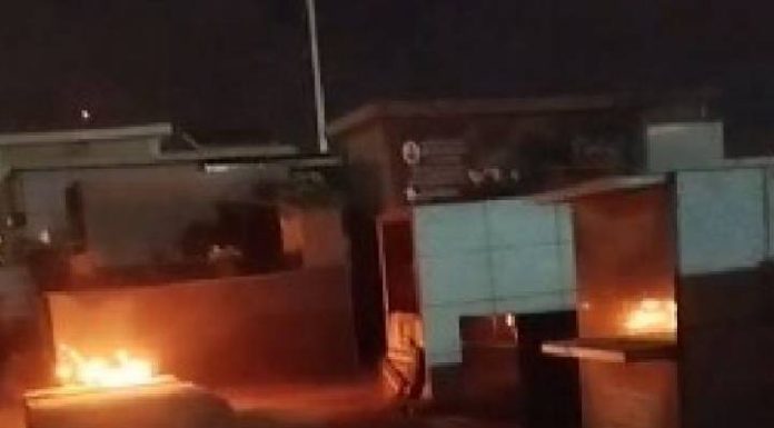 Vândalos incendeiam túmulos durante a madrugada em Barra Velha e revoltam moradores